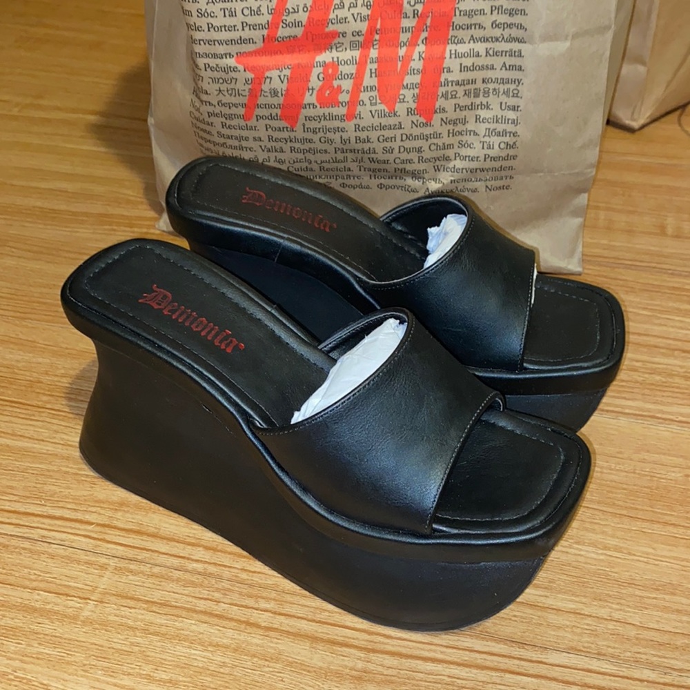 Demonia Pace-01 Platform Sandals